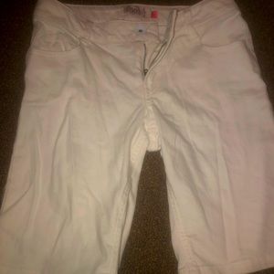 Jean shorts. White. Size: 10 ( girls)